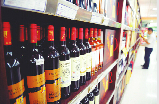 济南白领买葡萄酒注重性价比辨真假看中文标识
